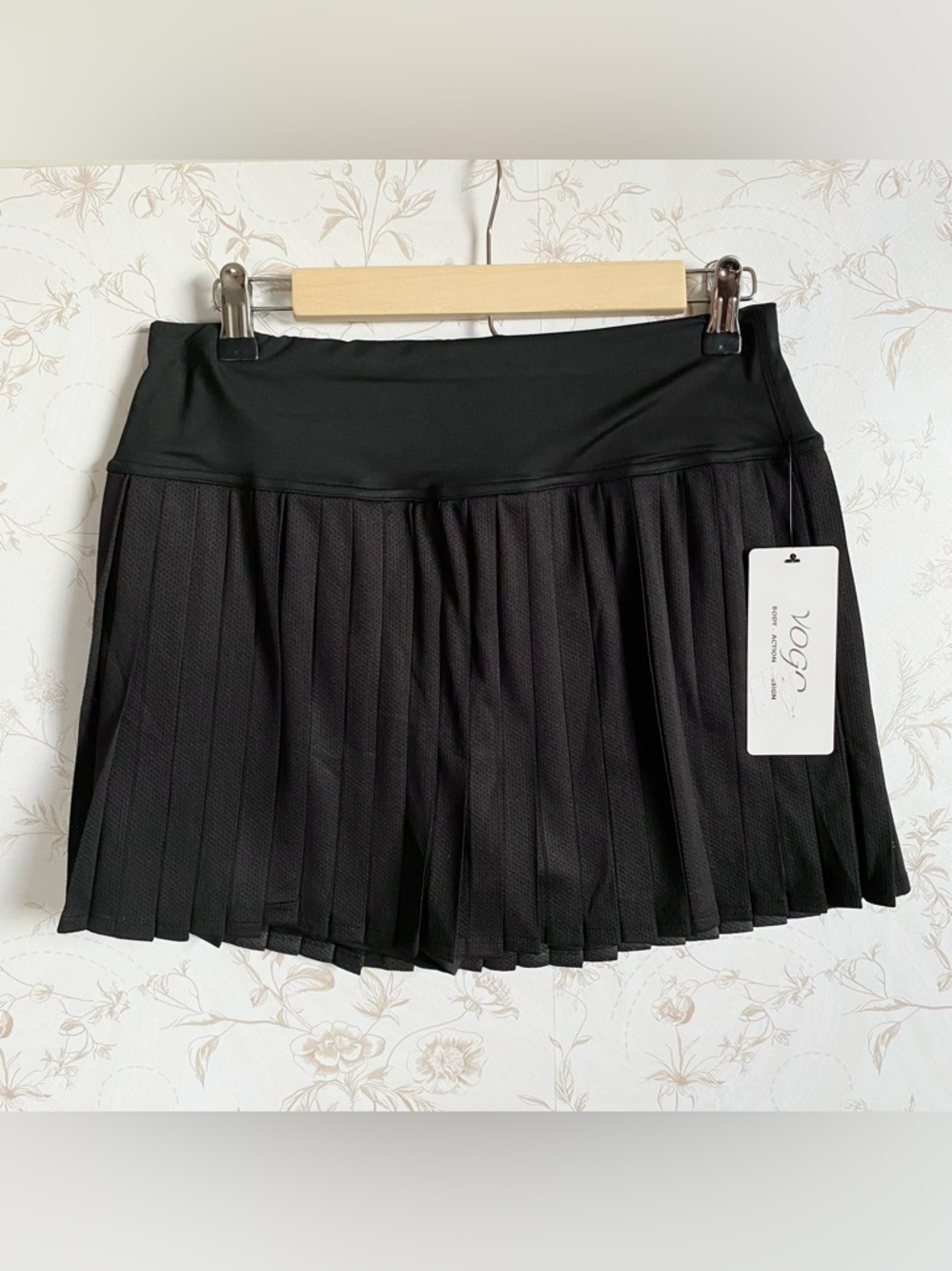 NWT VOGO Black Pleated Athletic Skort Large